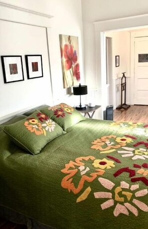 4 bedrooms, desk, iron/ironing board, free WiFi