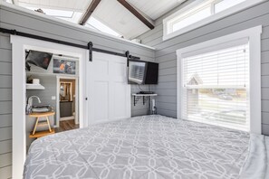 2 bedrooms, travel cot, free WiFi, bed sheets - Zion Tiny Home • Pet Friendly • Stargazing Deck (Apple Valley)