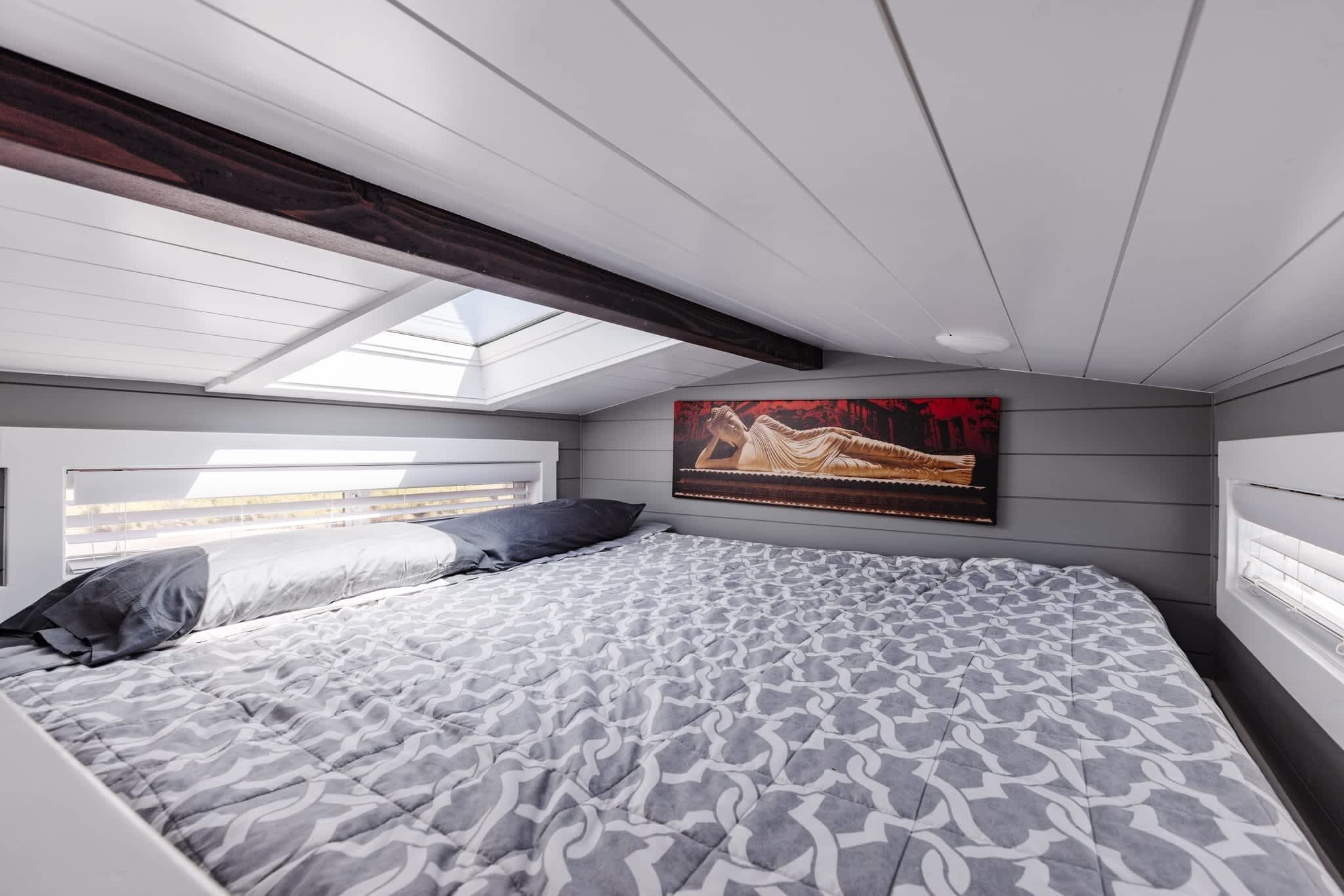 2 bedrooms, travel cot, free WiFi, bed sheets