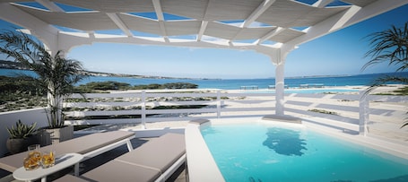 Pool. Junior Villa Sea View