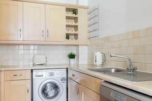 Apartment | Essbereich im Zimmer