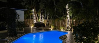 Tropical Oasis W/Heated Pool 2 miles to the  Beach