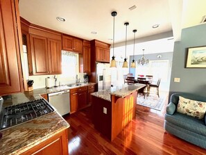 Microondas, horno, parrilla de estufa y lavavajillas 