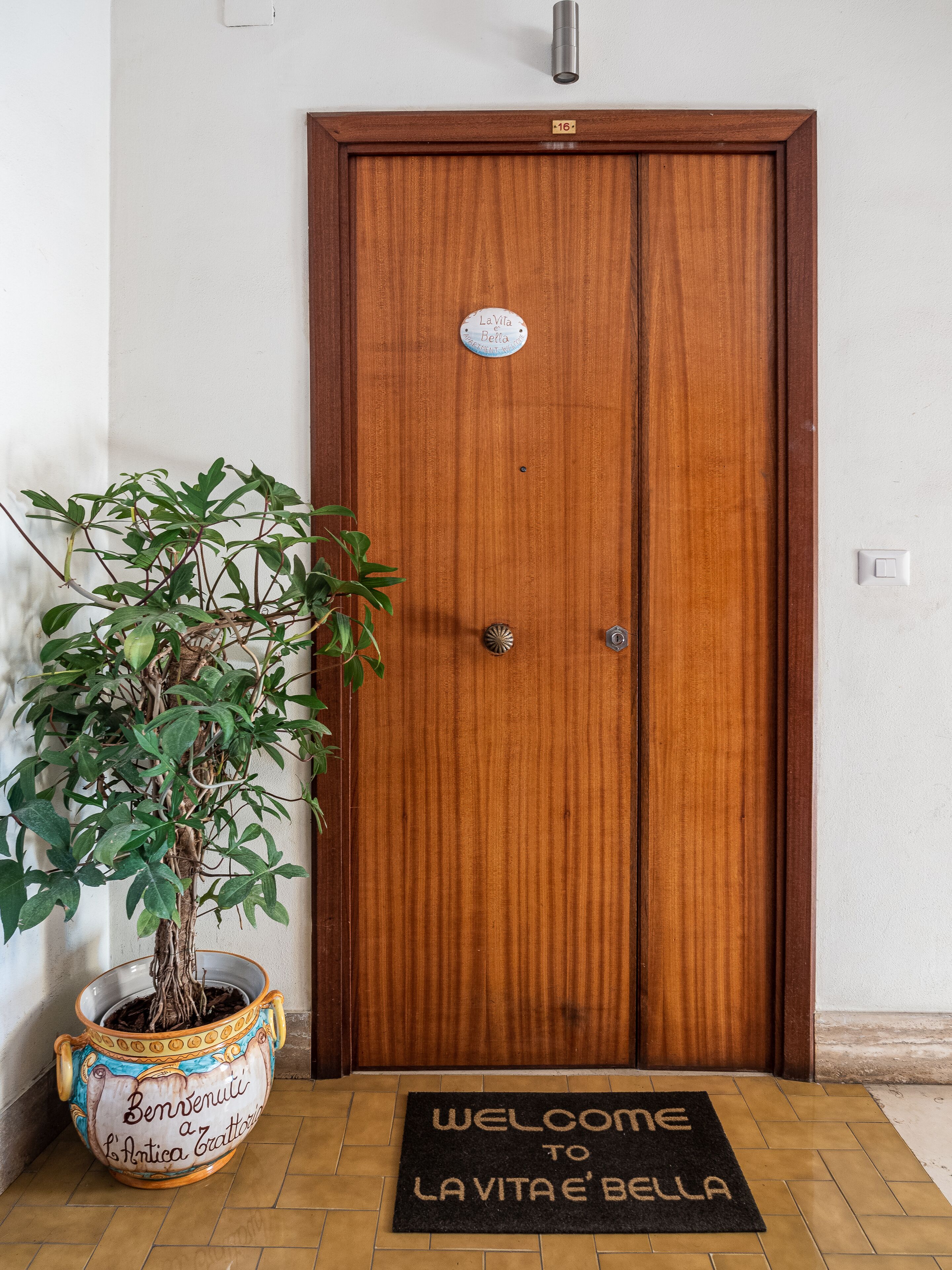 Pintu masuk interior