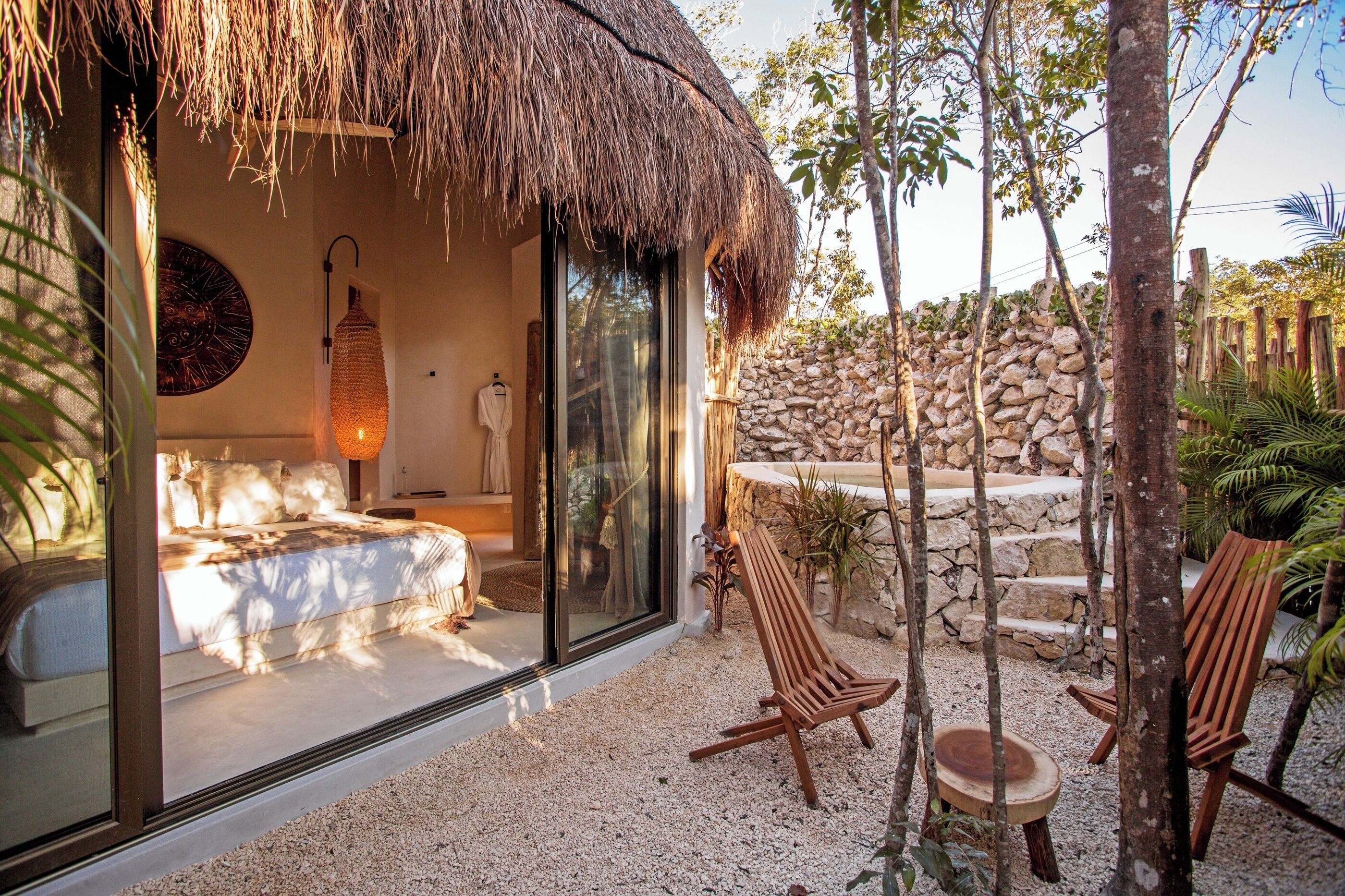 Luna Hideaway | Living area | Books, printers