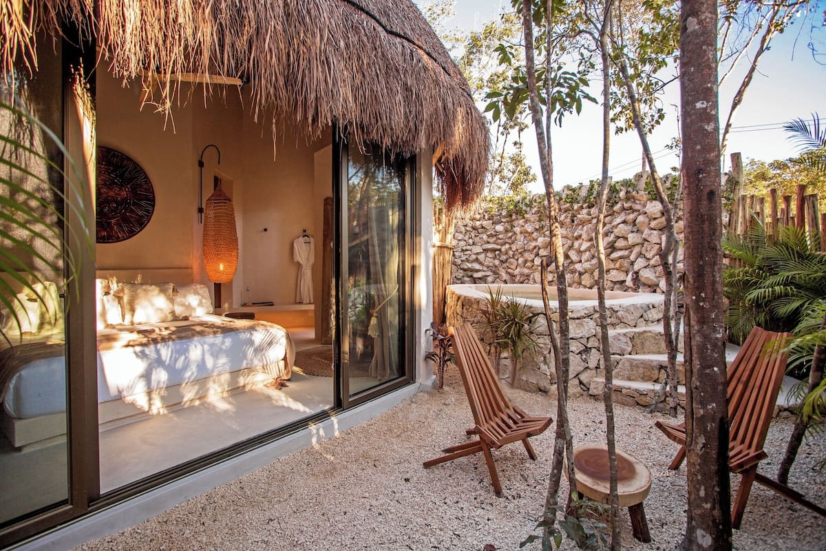 Luna Hideaway | Living area | Books, printers