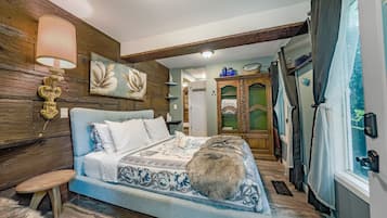 Romantic Room | 1 bedroom, individually decorated, individually furnished