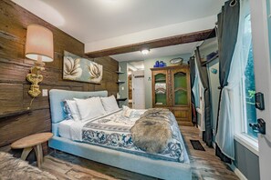 Romantic Room | 1 bedroom, individually decorated, individually furnished