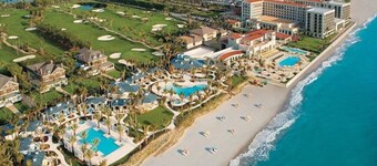 WPB Elegant 5BR with Hot Tub and Fire Pit Near Beach