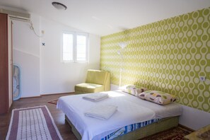 Økonomileilighet | Oppholdsområde | En 40-centimeters TV med kabel-kanaler