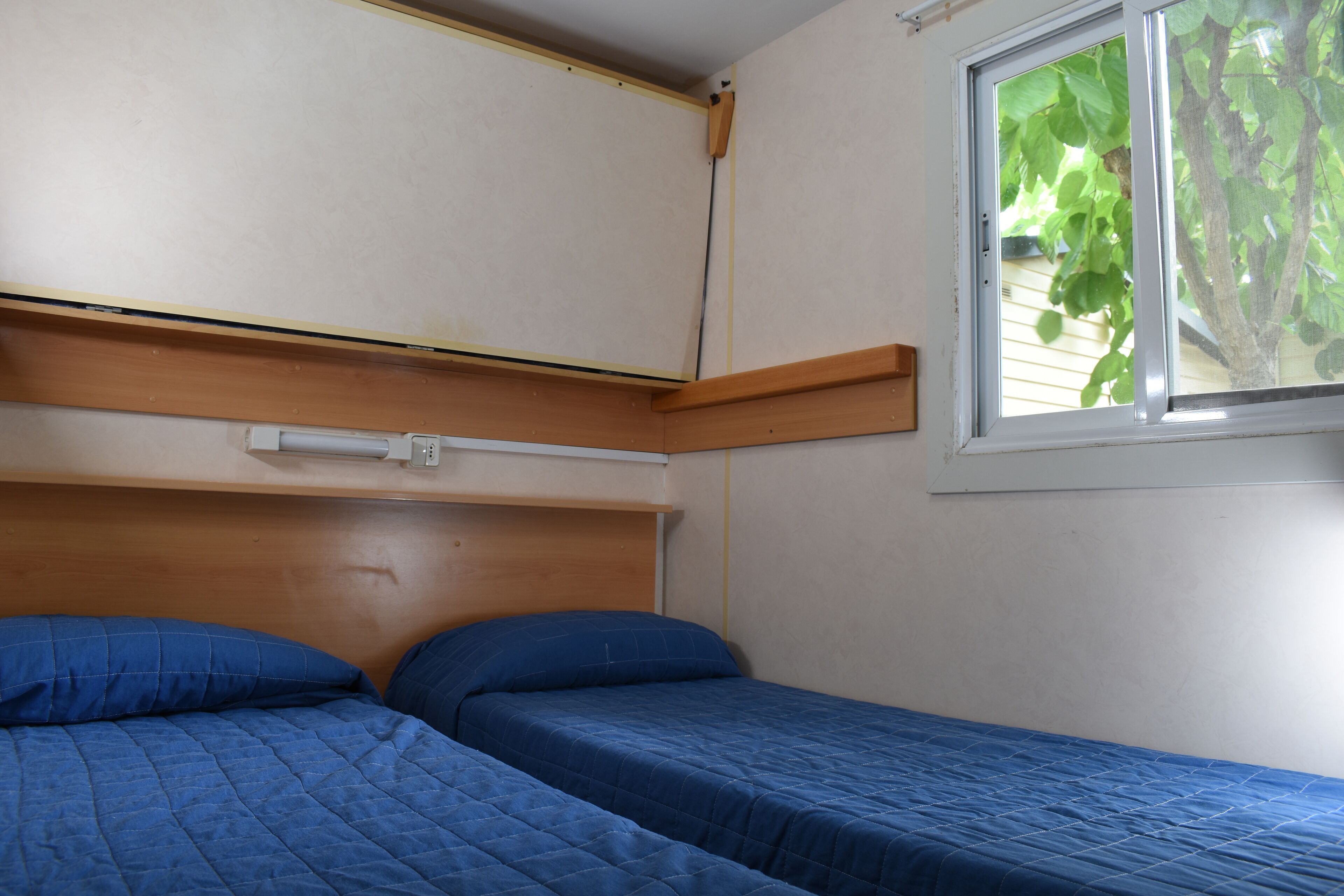 Individually furnished, free WiFi, bed sheets