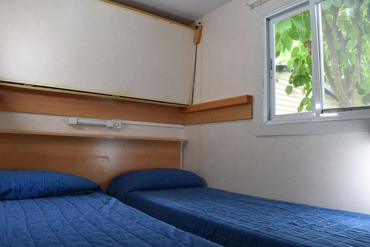 Individually furnished, free WiFi, bed sheets