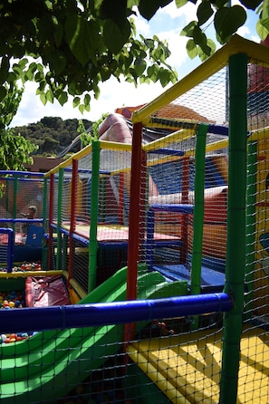 Children’s play area – outdoor