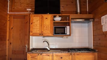 Comfort Bungalow | 3 bedrooms, travel crib, free WiFi, bed sheets
