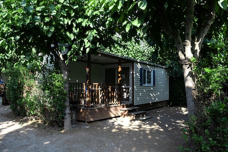 Basic Bungalow | 3 bedrooms, travel crib, free WiFi, bed sheets