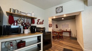 Interior - All-inclusive Single Level 3 Bedroom Apartment w/ Full Bath, & Equipped Kitchen (Terre Haute)