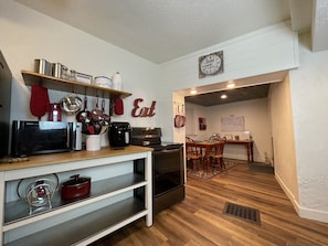 Interior - All-inclusive Single Level 3 Bedroom Apartment w/ Full Bath, & Equipped Kitchen (Terre Haute)