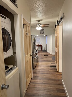 Interior - All-inclusive Single Level 3 Bedroom Apartment w/ Full Bath, & Equipped Kitchen (Terre Haute)