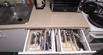 All-inclusive Apartment - 1 Bedroom, 1 Bath, Equipped Kitchen, & Laundry