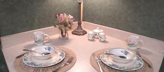 All-inclusive Apartment - 1 Bedroom, 1 Bath, Equipped Kitchen, & Laundry