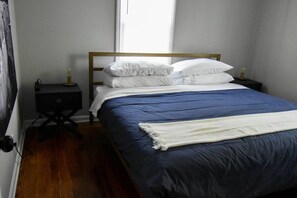 2 bedrooms, desk, iron/ironing board, WiFi