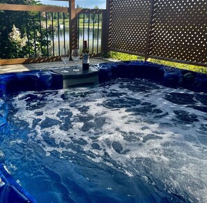 Tina de hidromasaje al aire libre