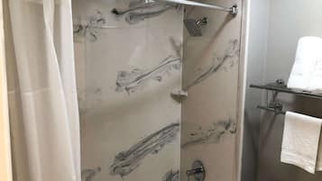 Combined shower/bathtub, hair dryer, towels