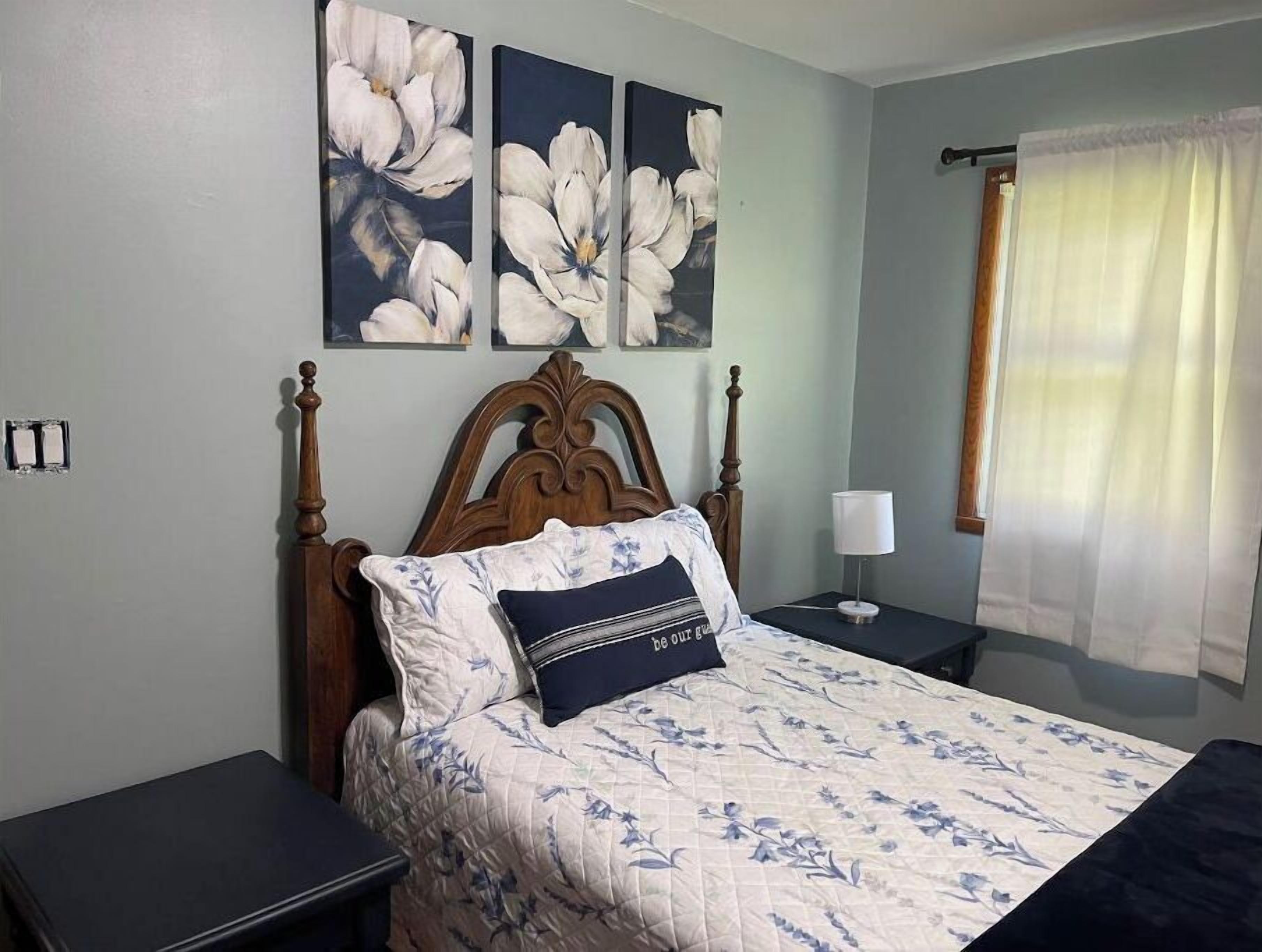 3 slaapkamers, een strijkplank/strijkijzer, gratis wifi, beddengoed