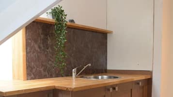 อพาร์ทเมนท์, เตียงควีนไซส์ 1 เตียง | ครัวส่วนตัว | ตู้เย็น, ไมโครเวฟ, เตาอบ, เตาประกอบอาหาร