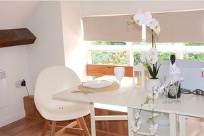 Dining - Immaculate 1-bed Apartment in Birmingham (Birmingham)