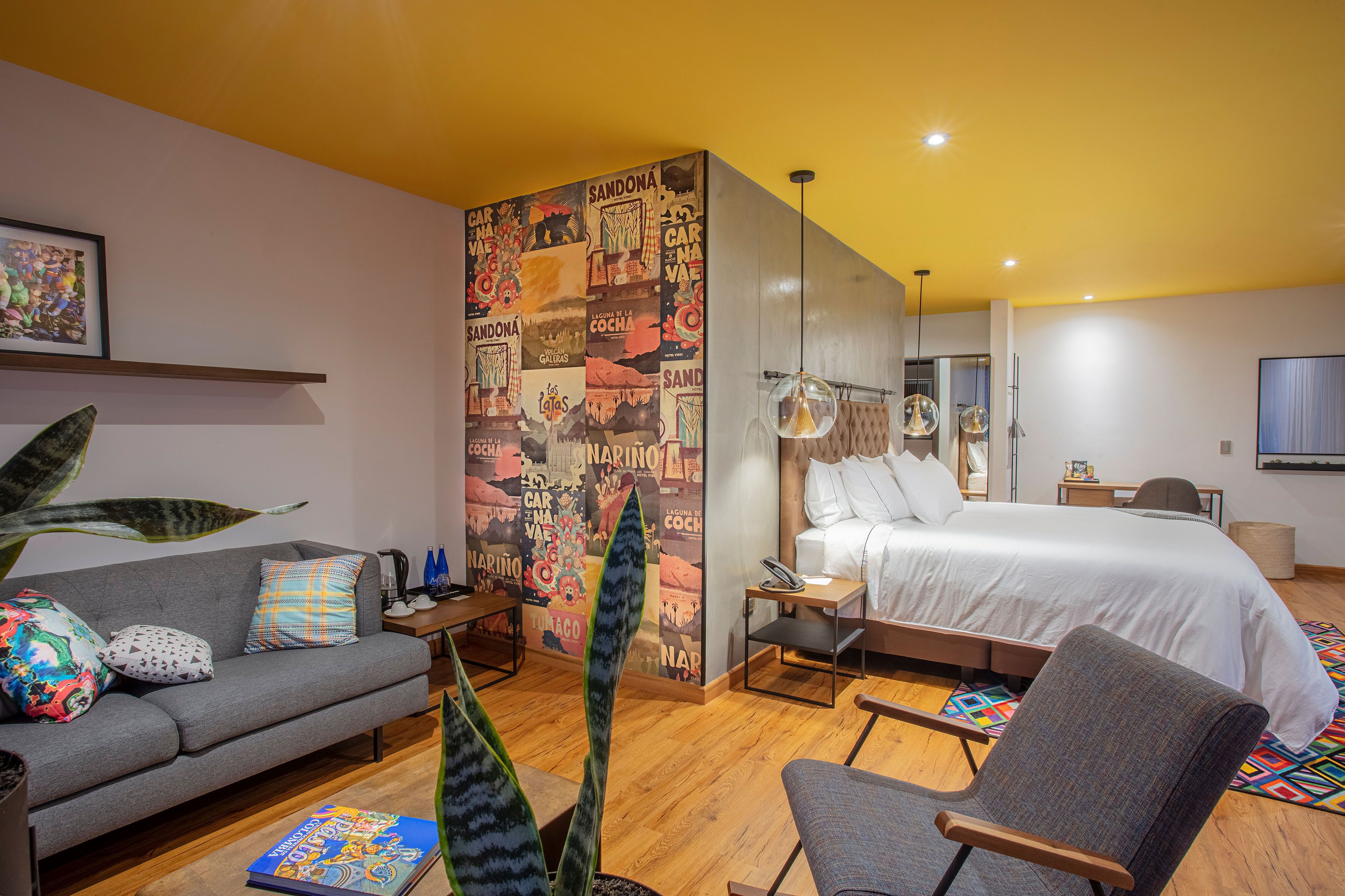 junior suite, 1 king bed | living room | flat-screen tv