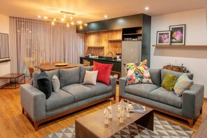 Deluxe Suite, 1 King Bed | Living area - Hotel V1501 (San Juan de Pasto)