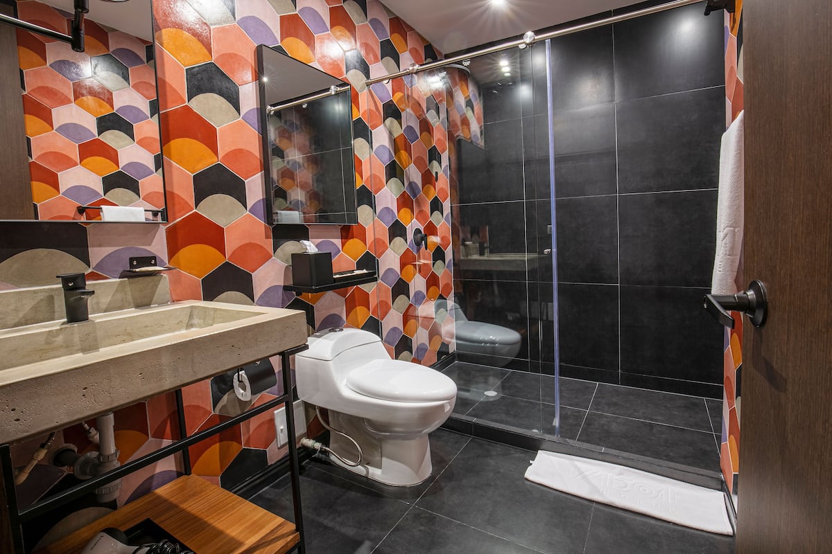 shower, rainfall showerhead, free toiletries, hair dryer