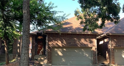 Wooded Area with Neighborhood Pool. Close to UCO & Hospitals.