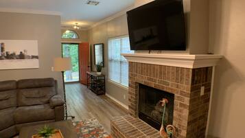 Smart TV, fireplace, books, offices