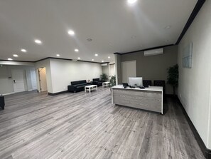 Reception - Aspire Inn & Suites Orange (Orange)