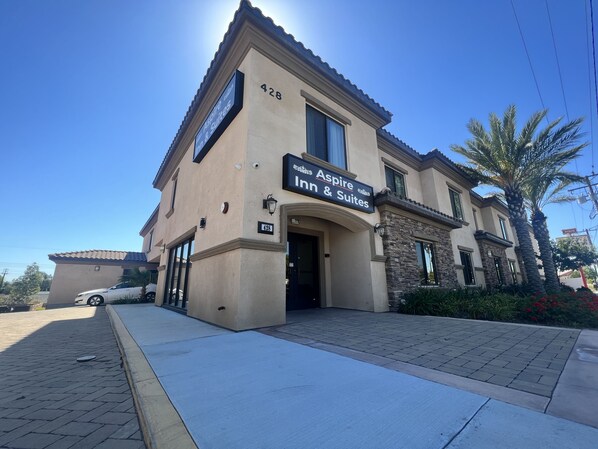 Front of property - Aspire Inn & Suites Orange (Orange)
