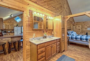 2 عدّة غرف نوم ومكواة/لوح كي وواي فاي مجانًا وملاءات أسرّة