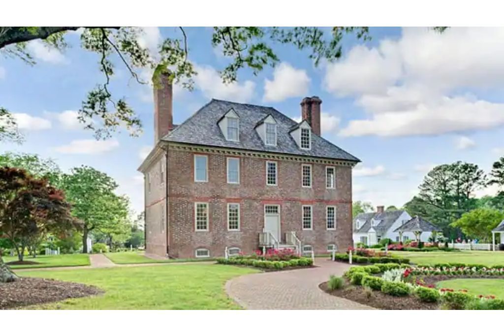 Spacious 4 Bedroom Suite at Historic Resort!