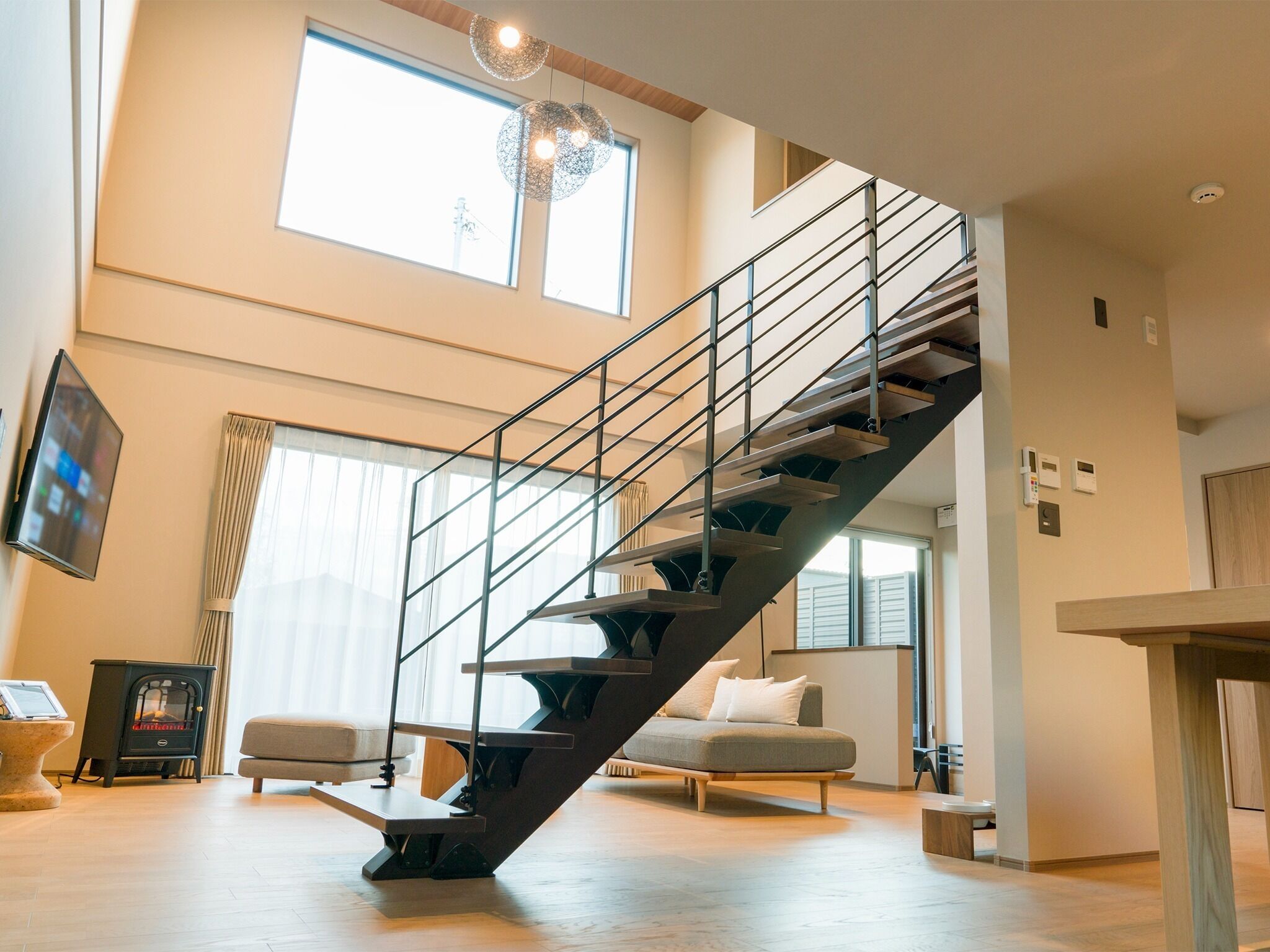 المنشأة من الداخل