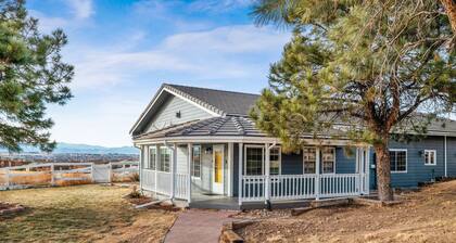 FARMHOUSE W/MOUNTAIN VIEWS!