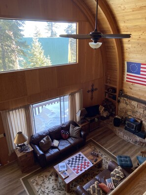 Smart TV, fireplace, DVD player, books