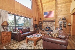 Living area - Beautifully designed Cabin in Duck Creek Village (Duck Creek Village)