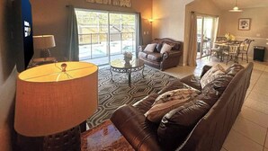 TV, offices - Comfort Single Home with BBQ, Private Pool & Hot Tub (Kissimmee)