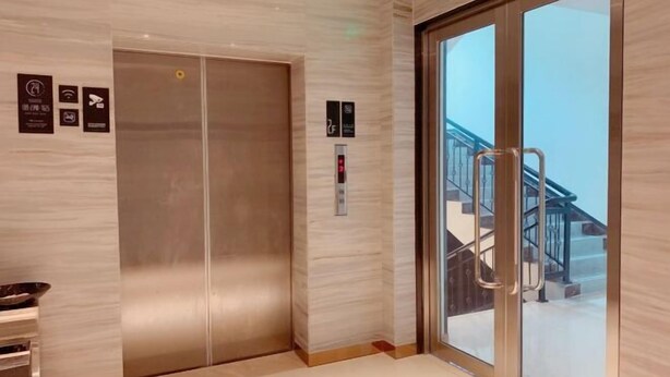 Ảnh chưa phân loại, 1 trong số 74 ảnh, nút