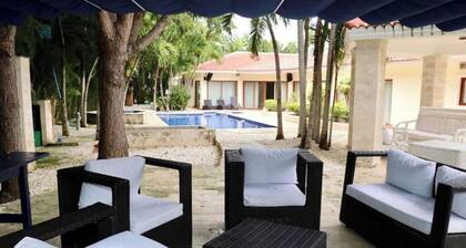 Luxury & Cozy Villa with Jacuzzi at Metro Club