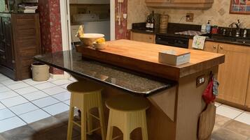 Réfrigérateur, micro-ondes, four, lave-vaisselle