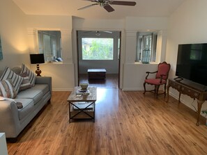 TV, books - Roomy farmhouse with babbling brook feature, 4 miles to the beach. (Naples)