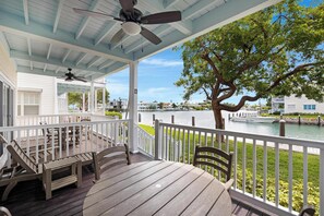 Outdoor dining - Villa 7075 on Duck Key Boat Slip Available - 2BD 2.5BA (Marathon)