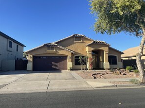 Exterior - Family friendly house in a peaceful neighborhood. (Goodyear)
